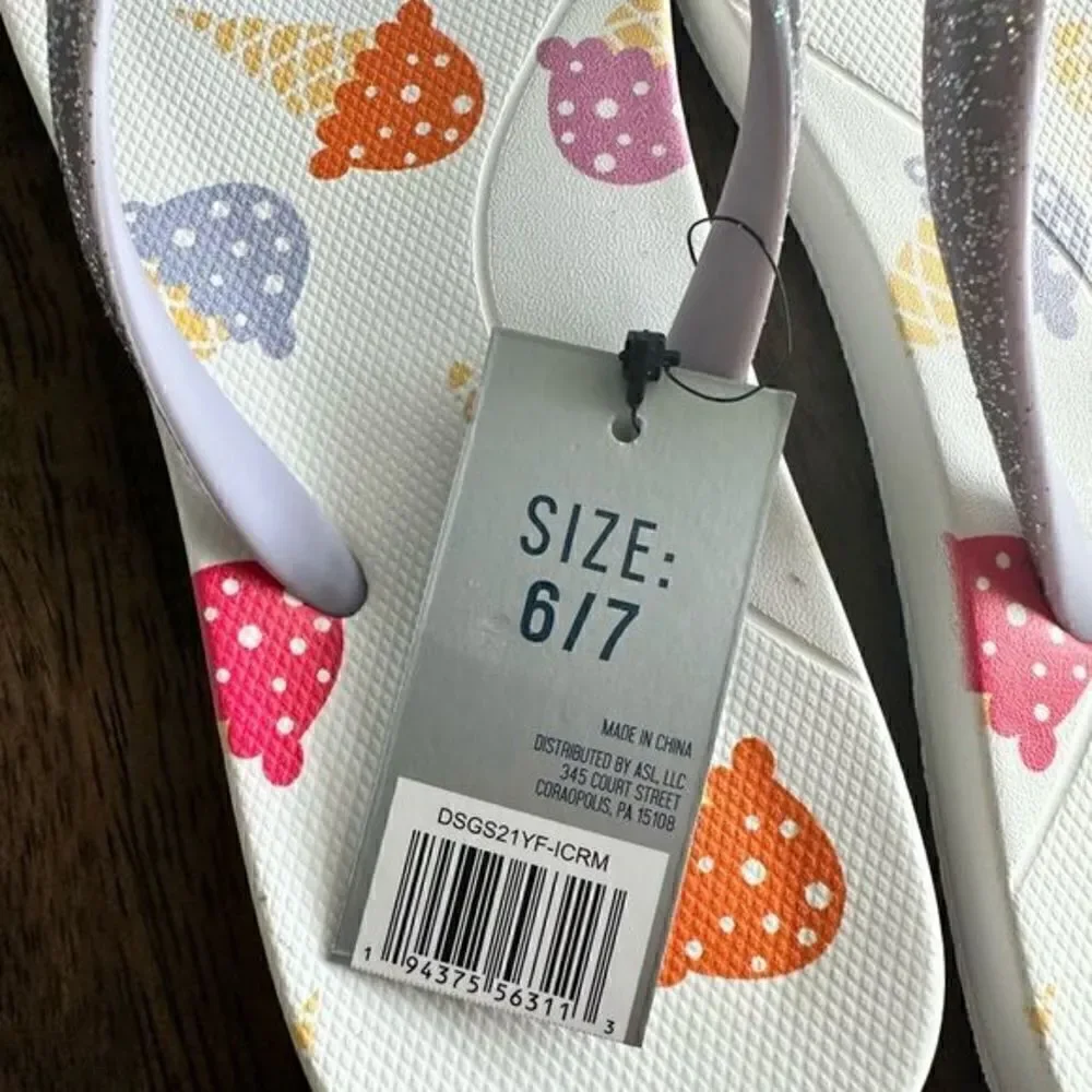 NWT Girls Flip Flops - Size 6/7